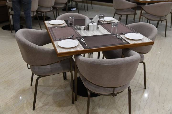 Dining 47 of 58