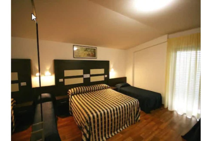 Room 8 of 22