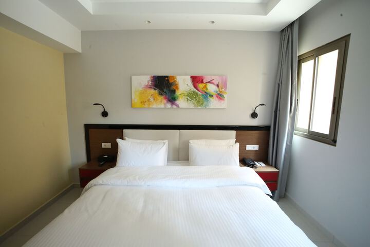 Room 8 of 101