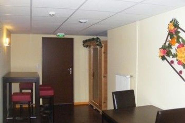 Room 10 of 22