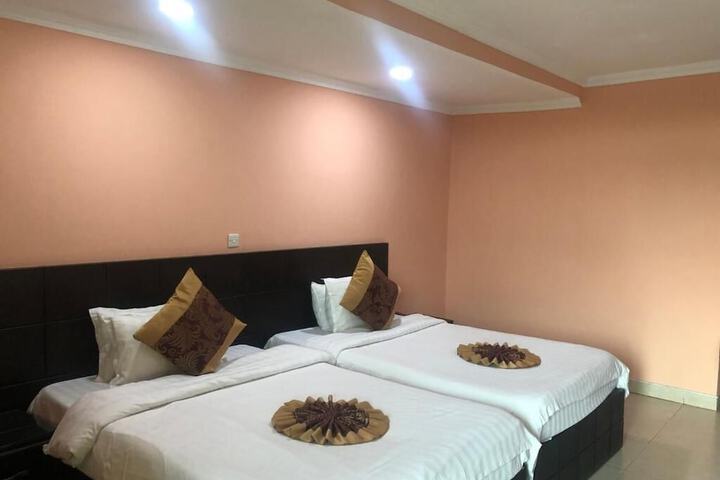 Room 5 of 32