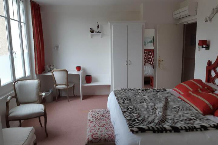 Room 18 of 77