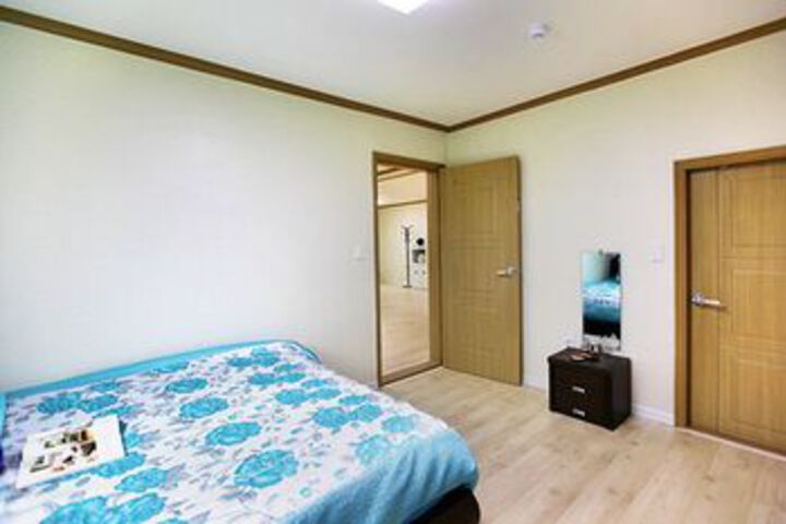 Room 17 of 53