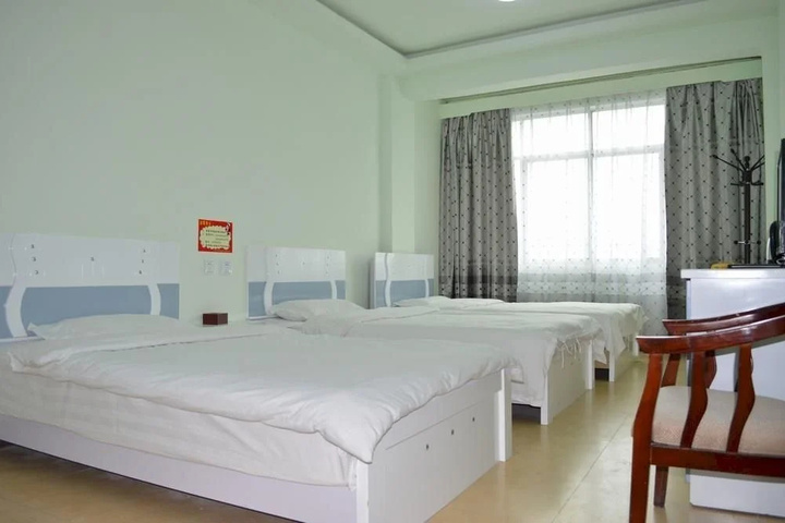 Room 6 of 8
