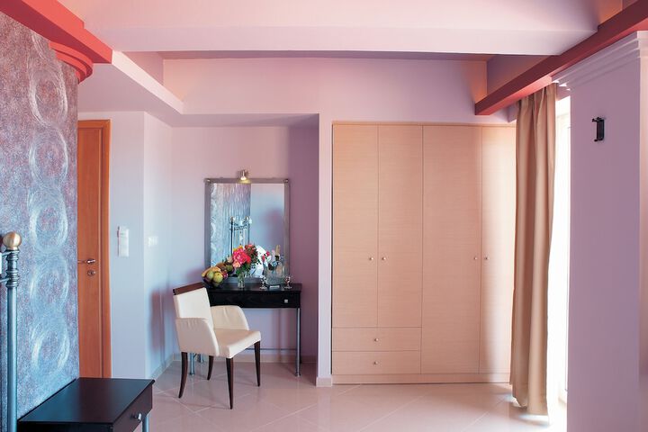Room 3 of 48