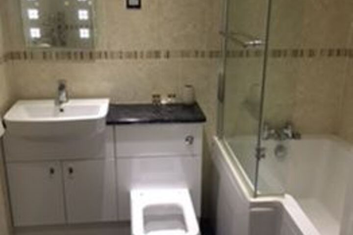 Room 4 of 17