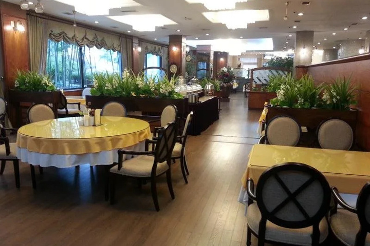 Dining 16 of 16
