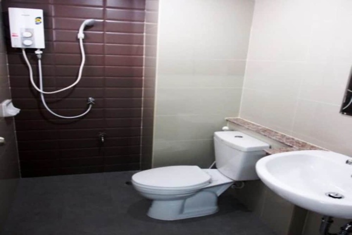 Room 8 of 10
