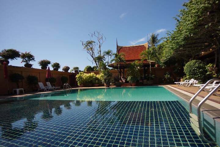 Pool 40 of 52