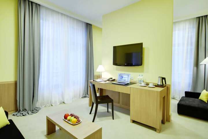Room 26 of 91
