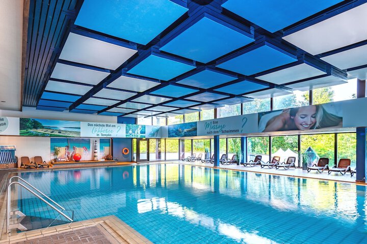 Pool Hotel