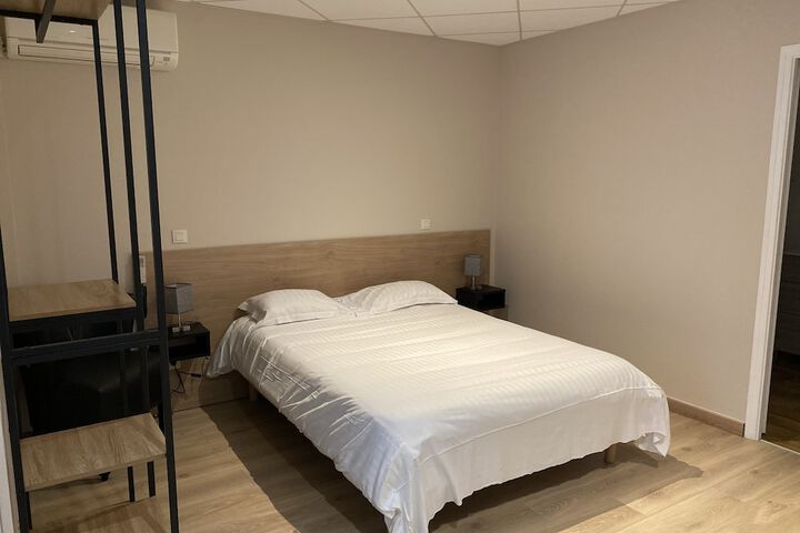 Room 9 of 63