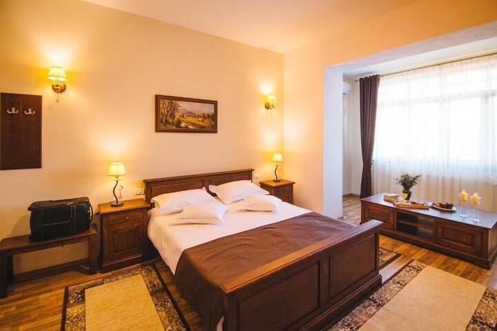 Room 4 of 90