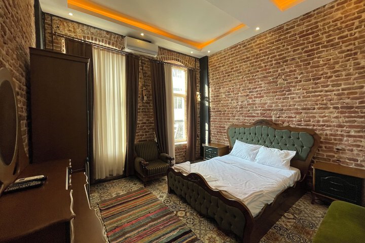 Room 1 of 6