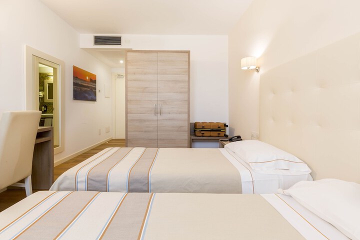 Room 52 of 254
