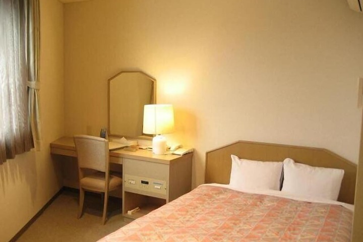 Room 6 of 50