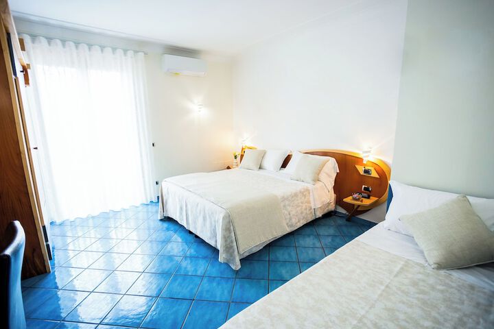 Room 6 of 22