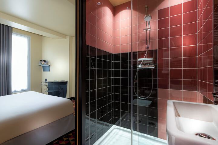 Room 5 of 52