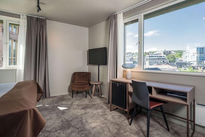 Room 18 of 93