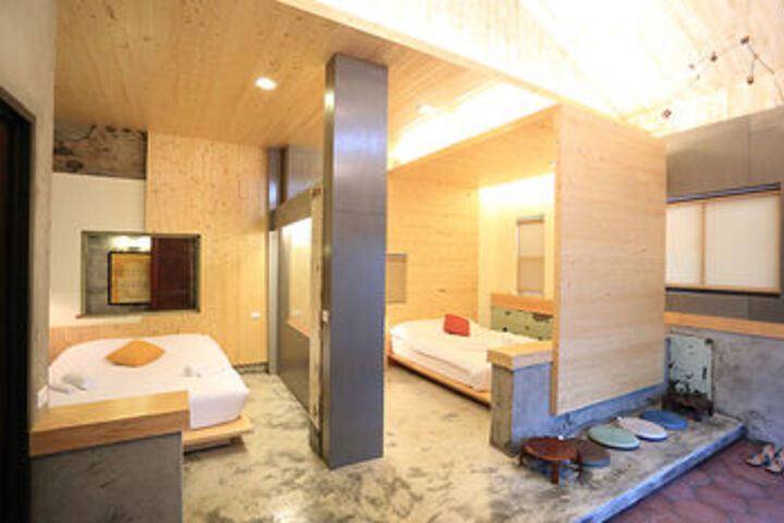 Room 12 of 21