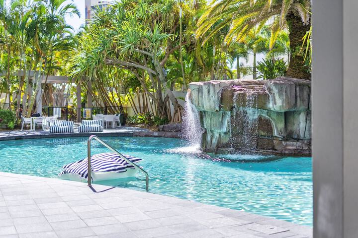 Pool 102 of 127