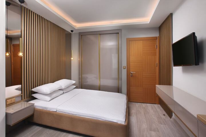 Room 16 of 39