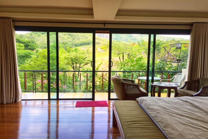 Room 4 of 36