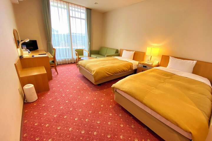 Room 8 of 35