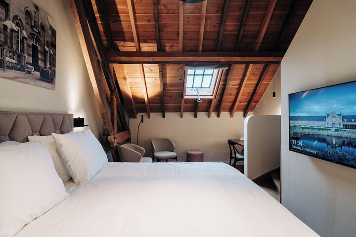Room 18 of 48