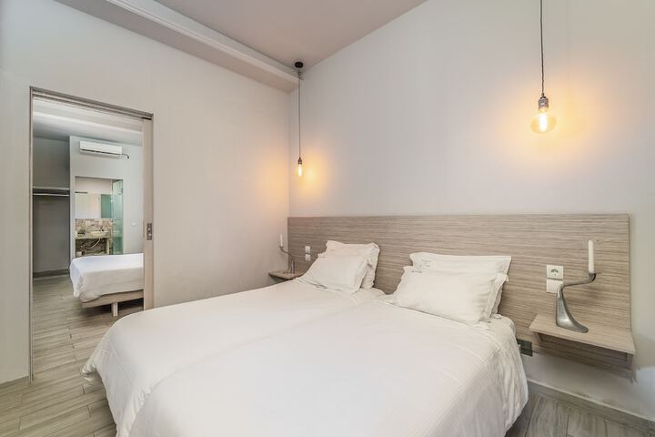 Room 7 of 27