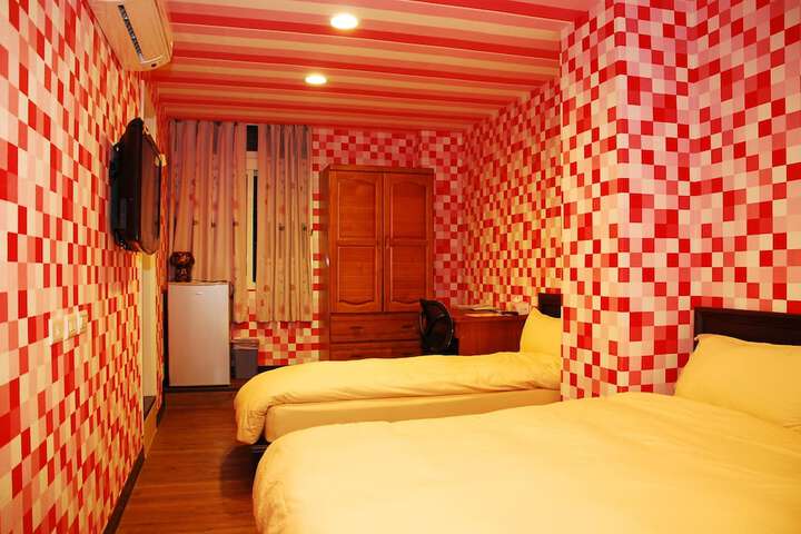 Room 7 of 36