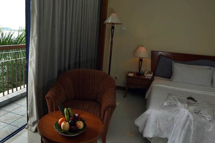 Room 10 of 35