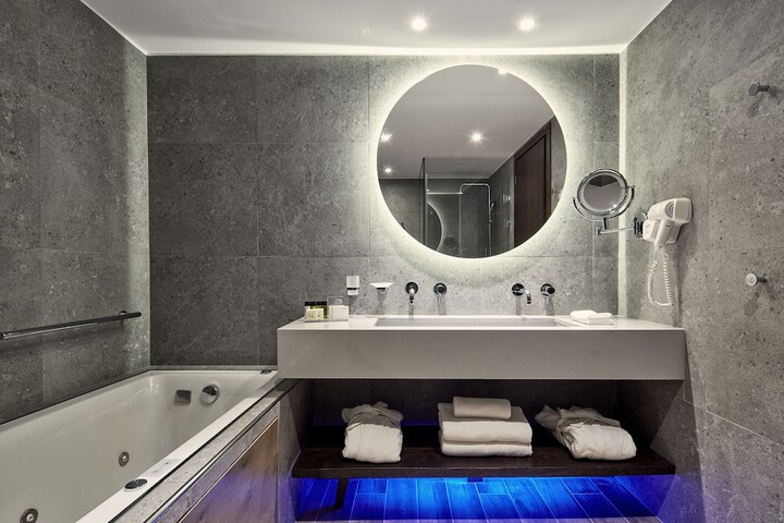 Room 41 of 68