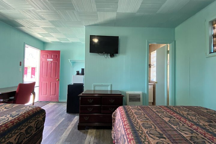 2 Double Beds (6 of 12)