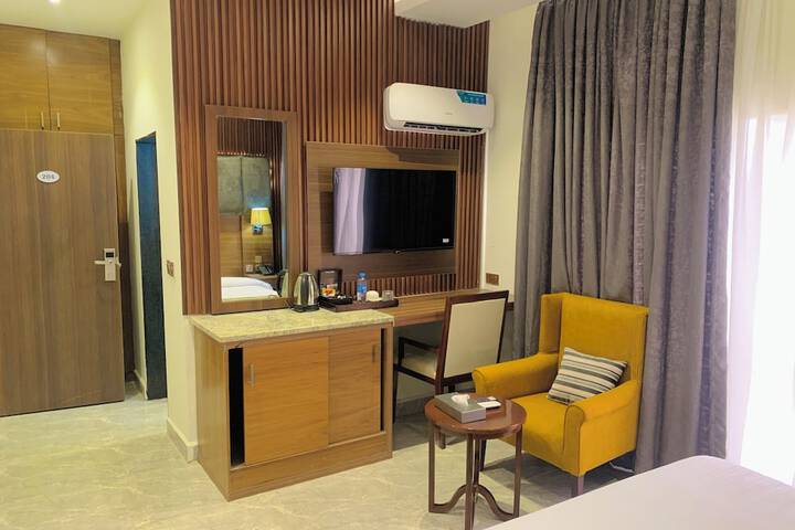 Room 3 of 27