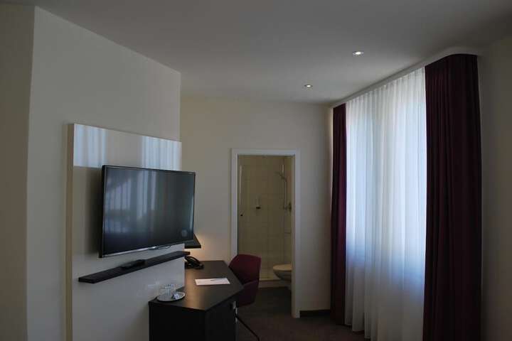 Room 15 of 46