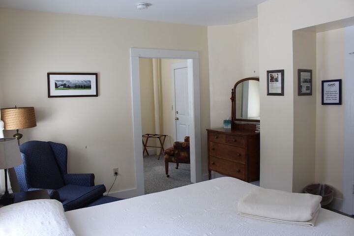 Room 34 of 107