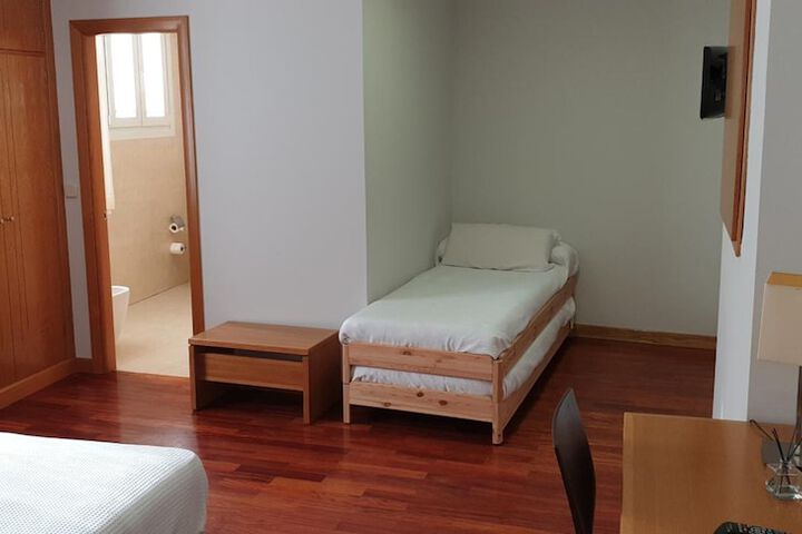 Room 9 of 34