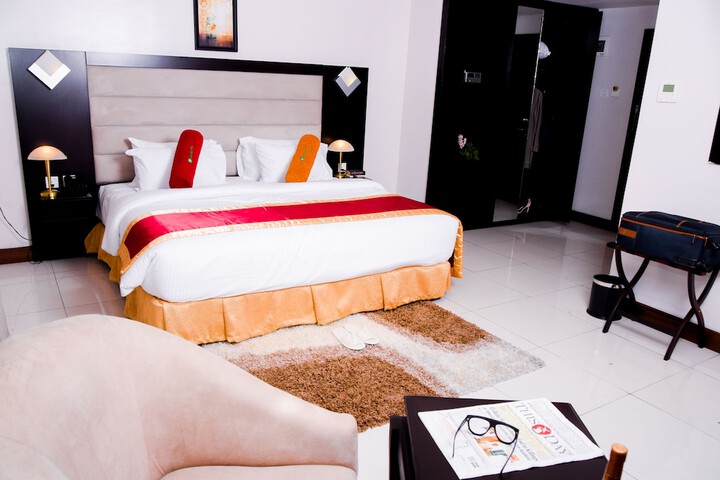Room 6 of 48