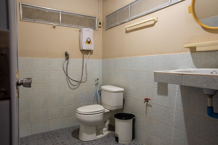 Room 13 of 18