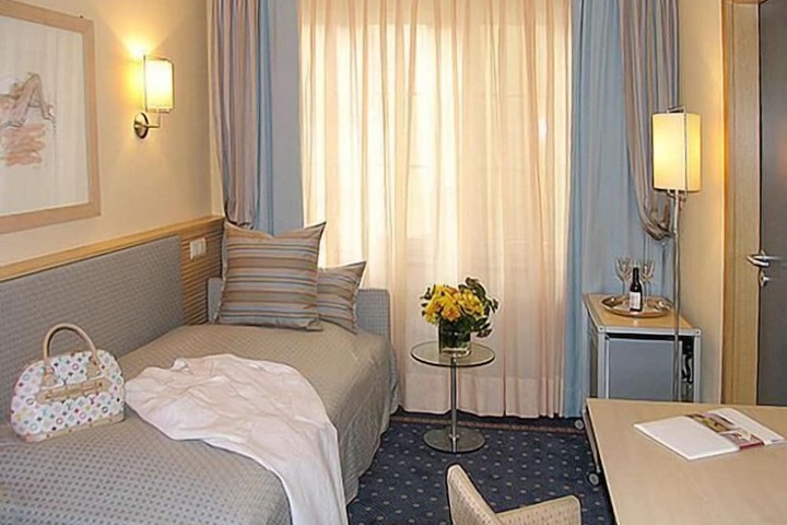 Room 15 of 45