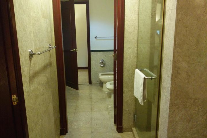 Room 12 of 68
