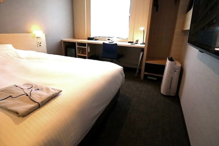 Room 10 of 29