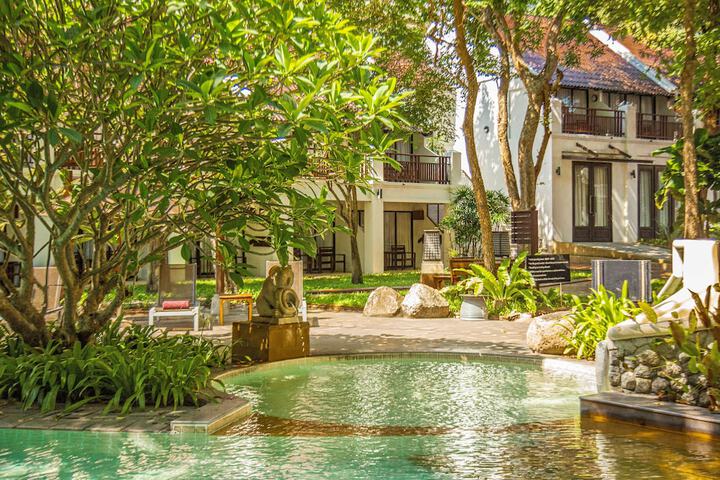 Pool Hotel