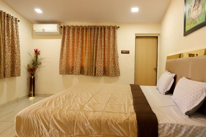 Room 12 of 33
