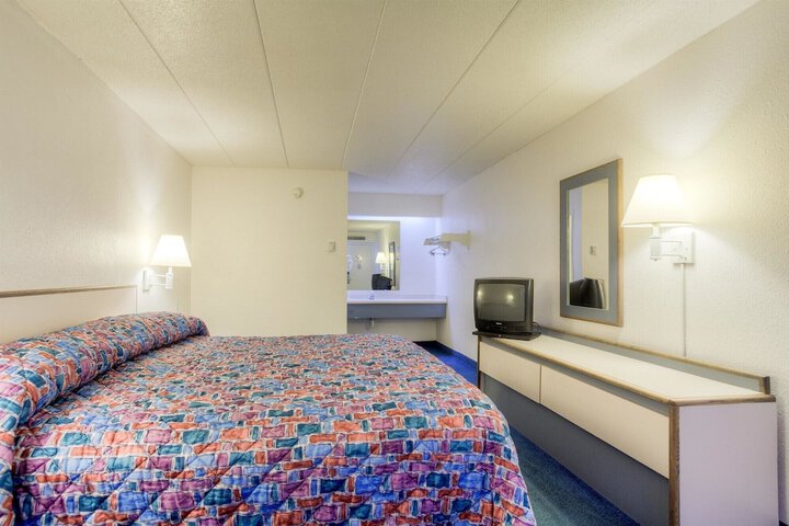 Room 17 of 47