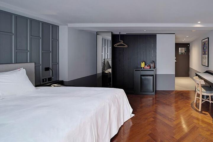 Room 13 of 38