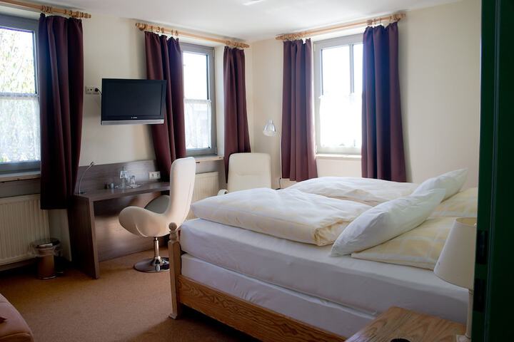 Room 10 of 38