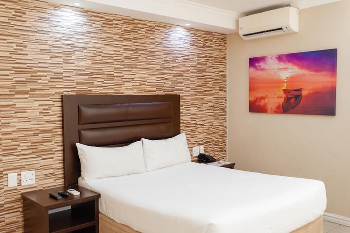 Image of Bayside Hotel 100