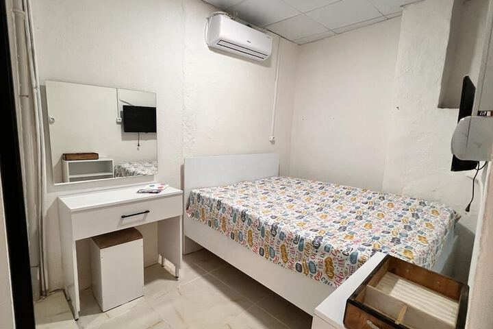 Room 10 of 14